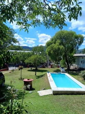 Chalet en el Centro, con Pileta, Jardín y Cochera